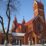 Красный костёл в Минске зимой